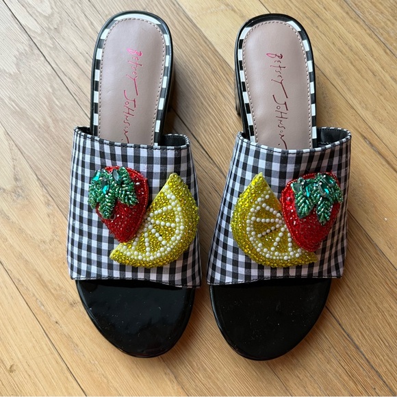 Betsy Johnson Fruit Lemon Strawberry Lindy Sandal - Picture 3 of 5